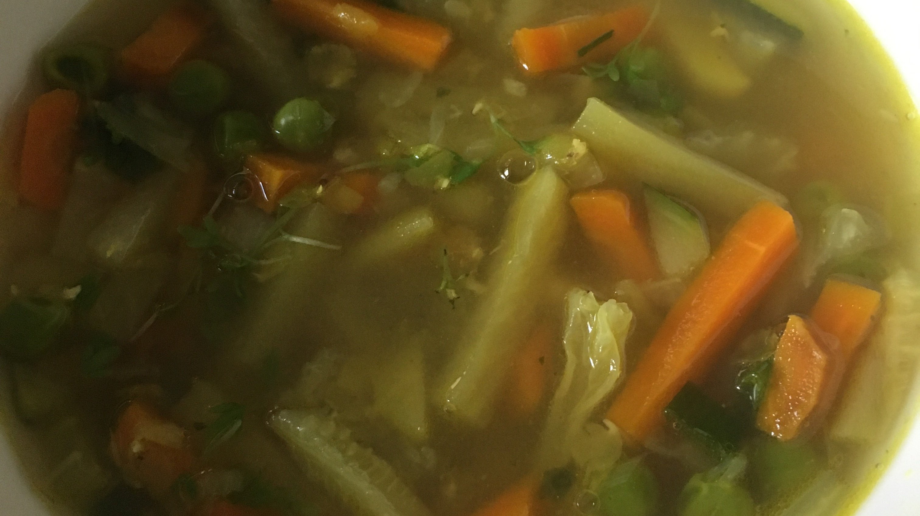 Eine leckere und einfache Gemüsesuppe im Multikocher kochen | KeMar GmbH | Kitchenware | Haushaltsgeräte