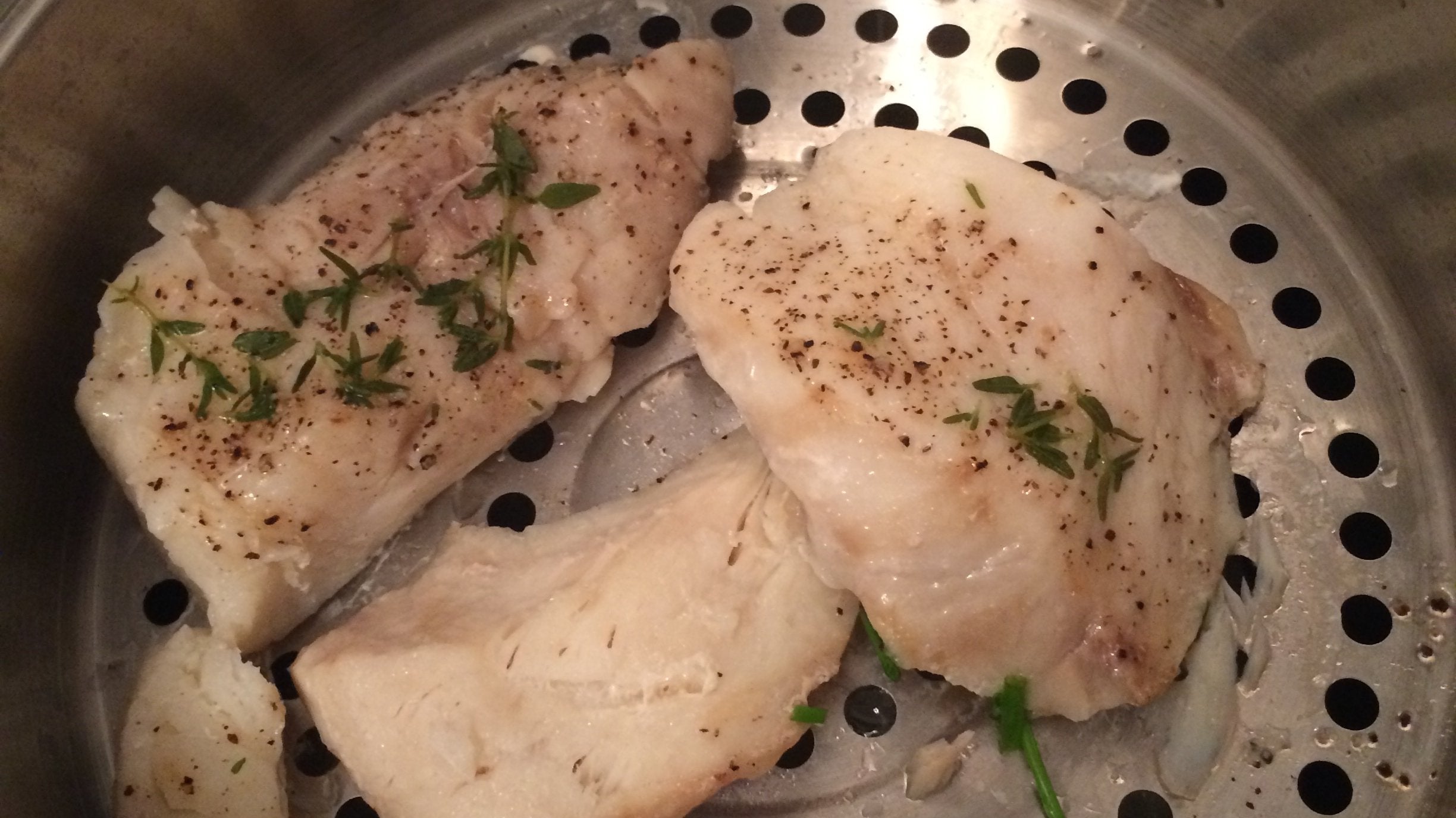 Fisch dämpfen im Multikocher KRC-140 | KeMar GmbH | Kitchenware | Haushaltsgeräte