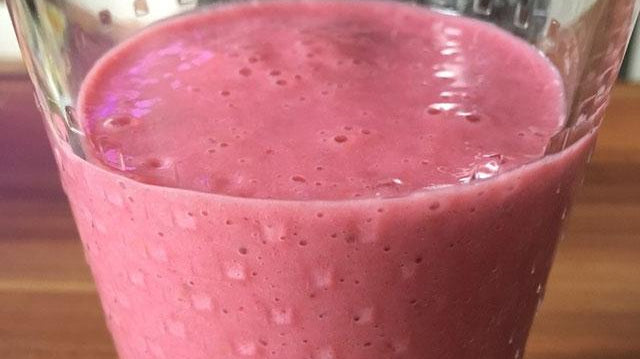 Fruchtiger Buttermilch-Smoothie | KeMar GmbH | Kitchenware | Haushaltsgeräte