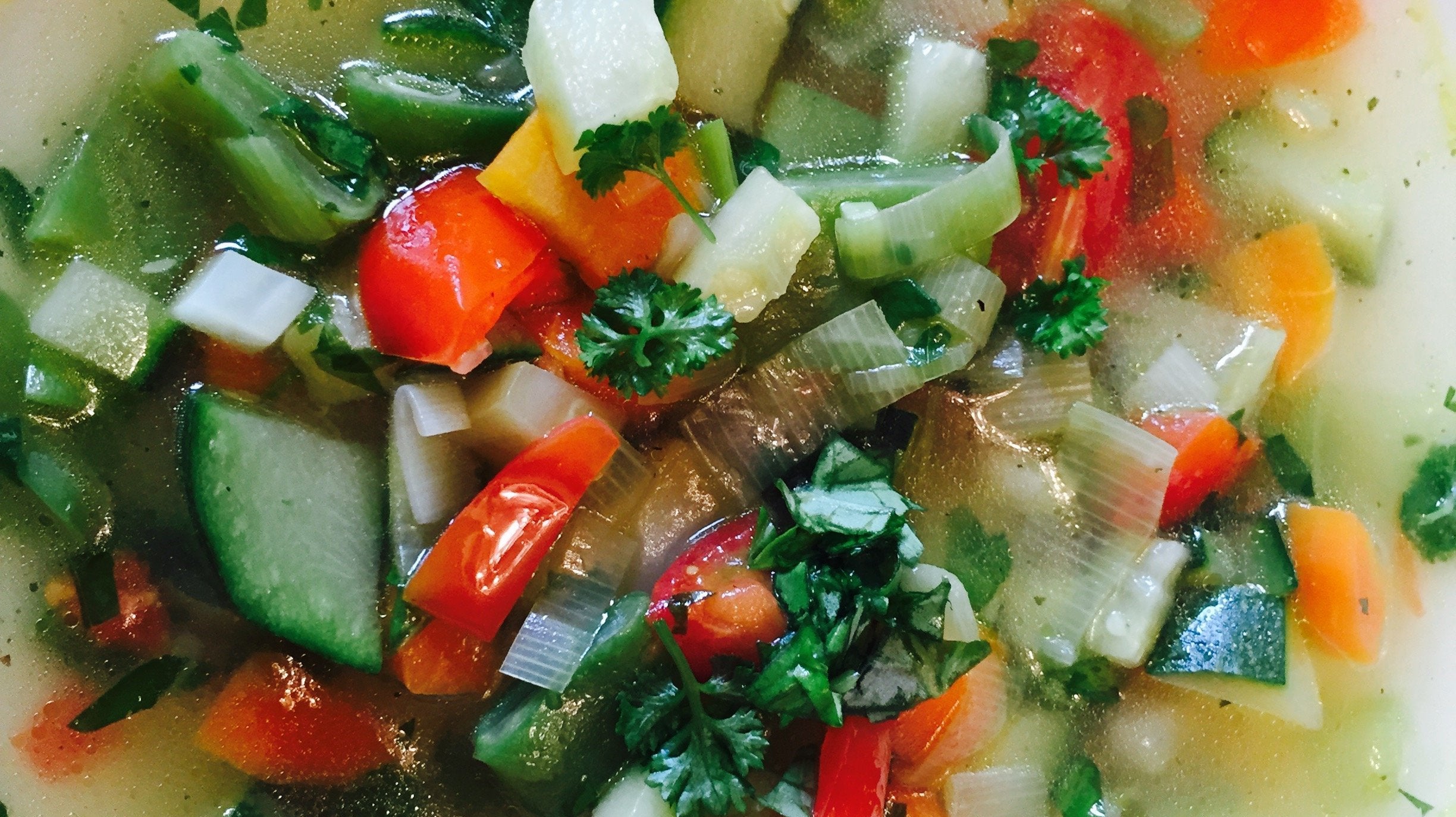 Gemüse Suppe im Multikocher KIC-180 zubereiten | KeMar GmbH | Kitchenware | Haushaltsgeräte