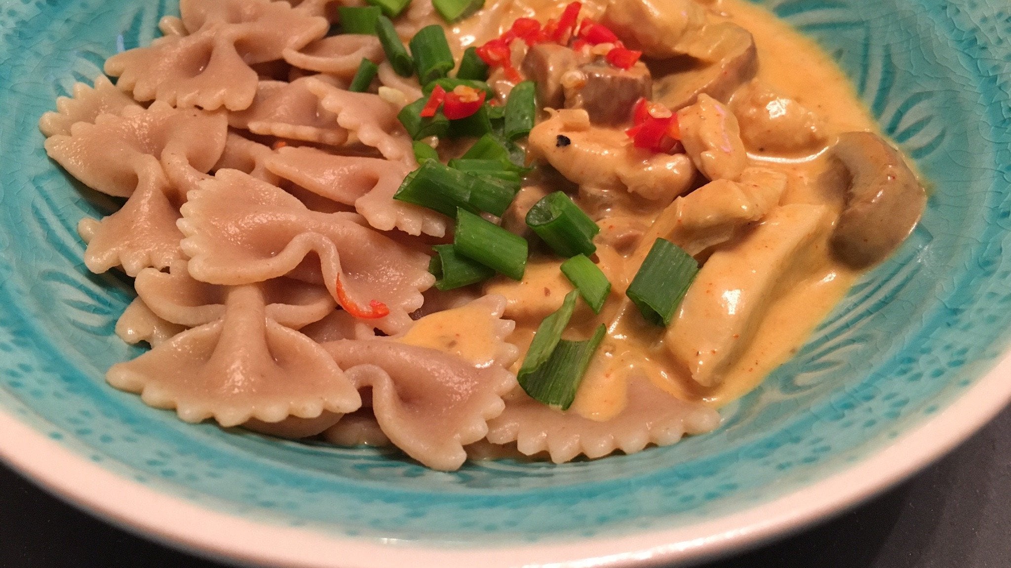 Hähnchengeschnetzeltes mit Champignons im Multikocher KIC-180 | KeMar GmbH | Kitchenware | Haushaltsgeräte