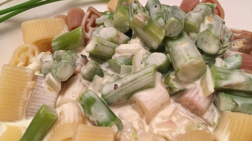 Mascarpone-Sauce mit grünem Spargel im Induktionskocher KIC-180 | KeMar GmbH | Kitchenware | Haushaltsgeräte