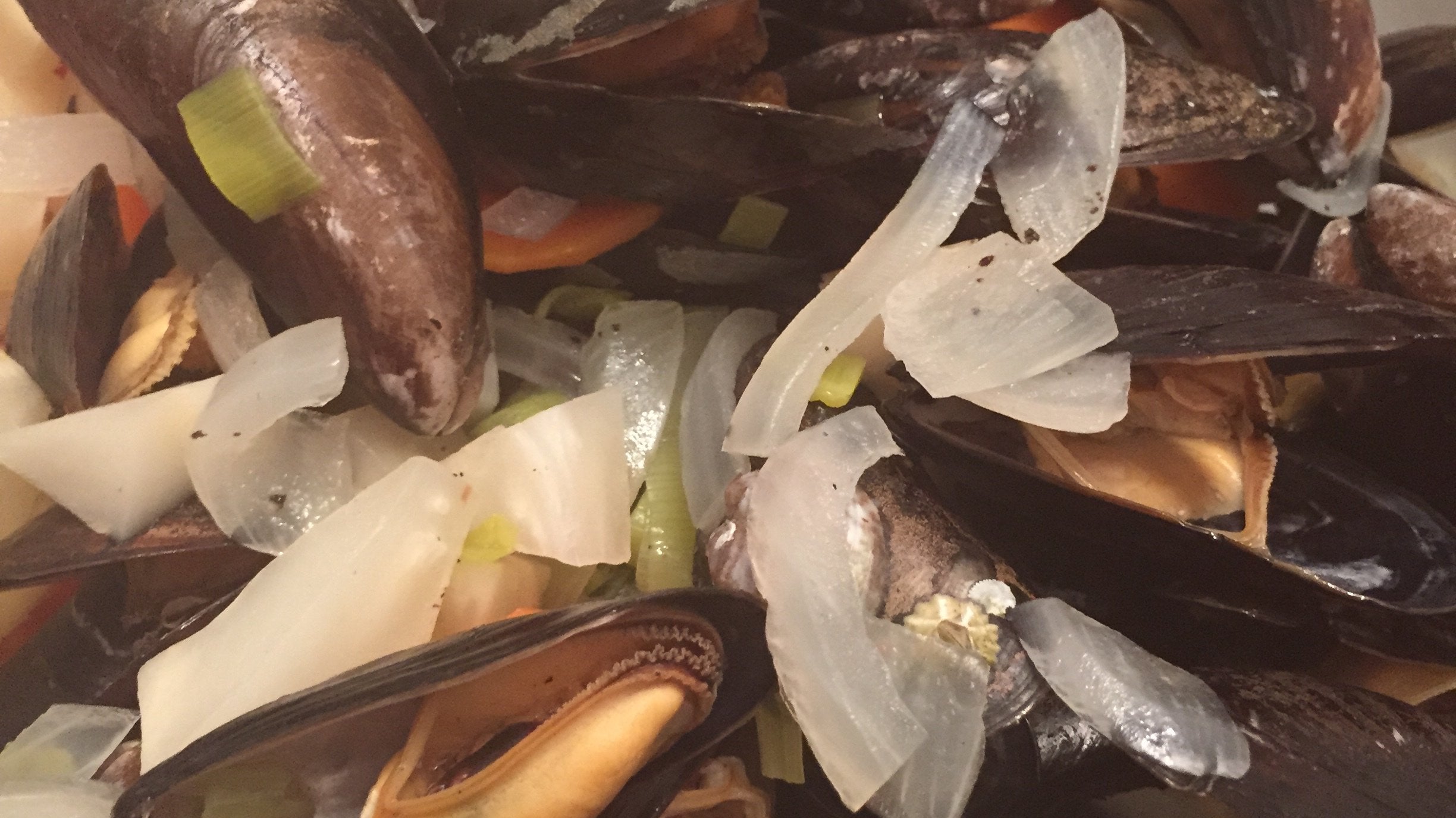 Muscheln für 2 Personen im Multikocher KRC-140 | KeMar GmbH | Kitchenware | Haushaltsgeräte