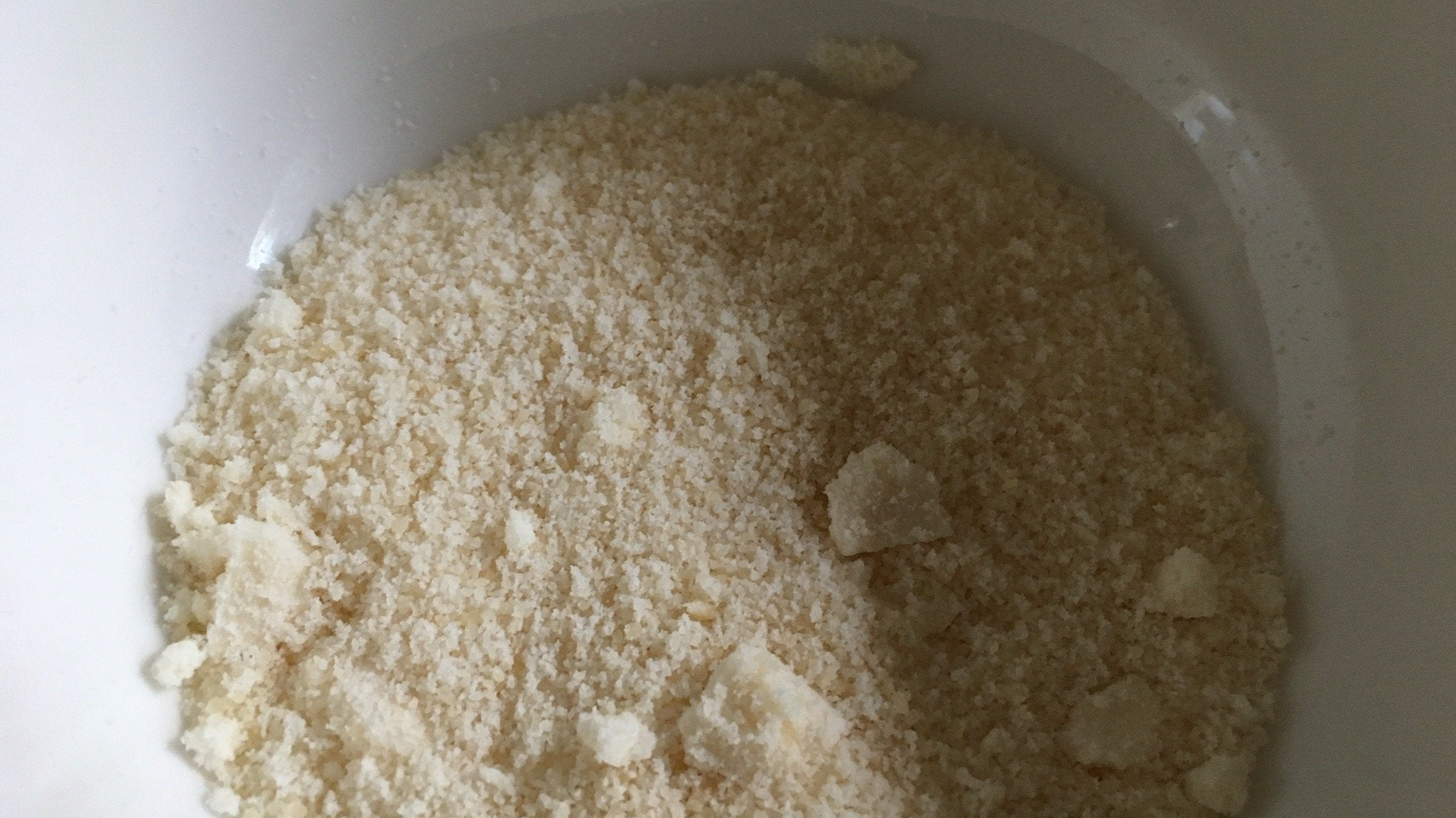 Parmesan im KSB-200 zerkleinern | KeMar GmbH | Kitchenware | Haushaltsgeräte