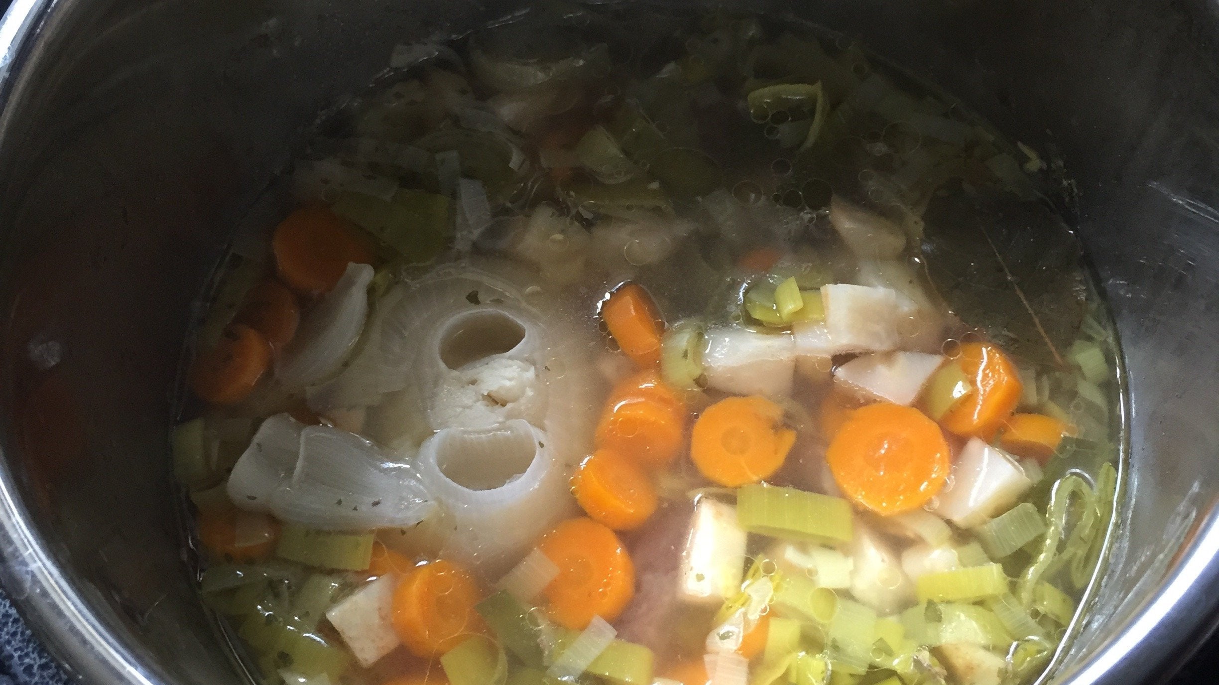 Rinderbrühe im Schnellkocher KPC-150 | KeMar GmbH | Kitchenware | Haushaltsgeräte