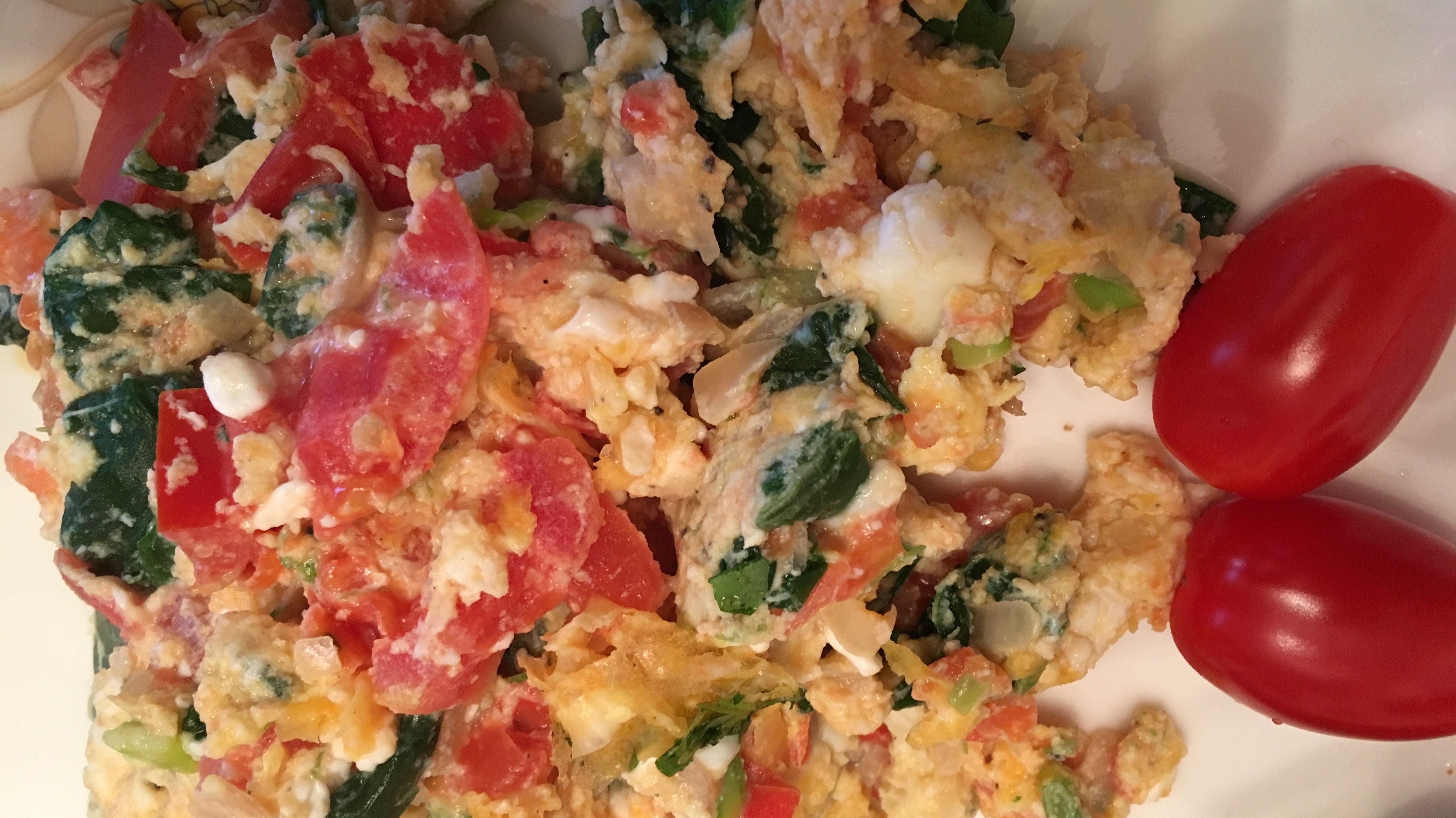 Rühreier mit Tomaten und Spinat im Multikocher KRC-140 | KeMar GmbH | Kitchenware | Haushaltsgeräte