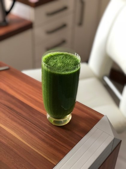 Spinat Sellerie Smoothie mit Banane und Kokoswasser | KeMar GmbH | Kitchenware | Haushaltsgeräte