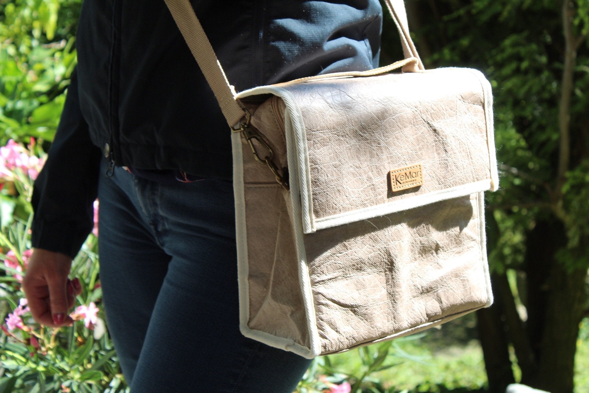 Lunchbox Tasche aus PE Papier | Wasserabweisend | Vegan | Recycelt | Nachhaltig - KeMar GmbH | Kitchenware | Haushaltsgeräte