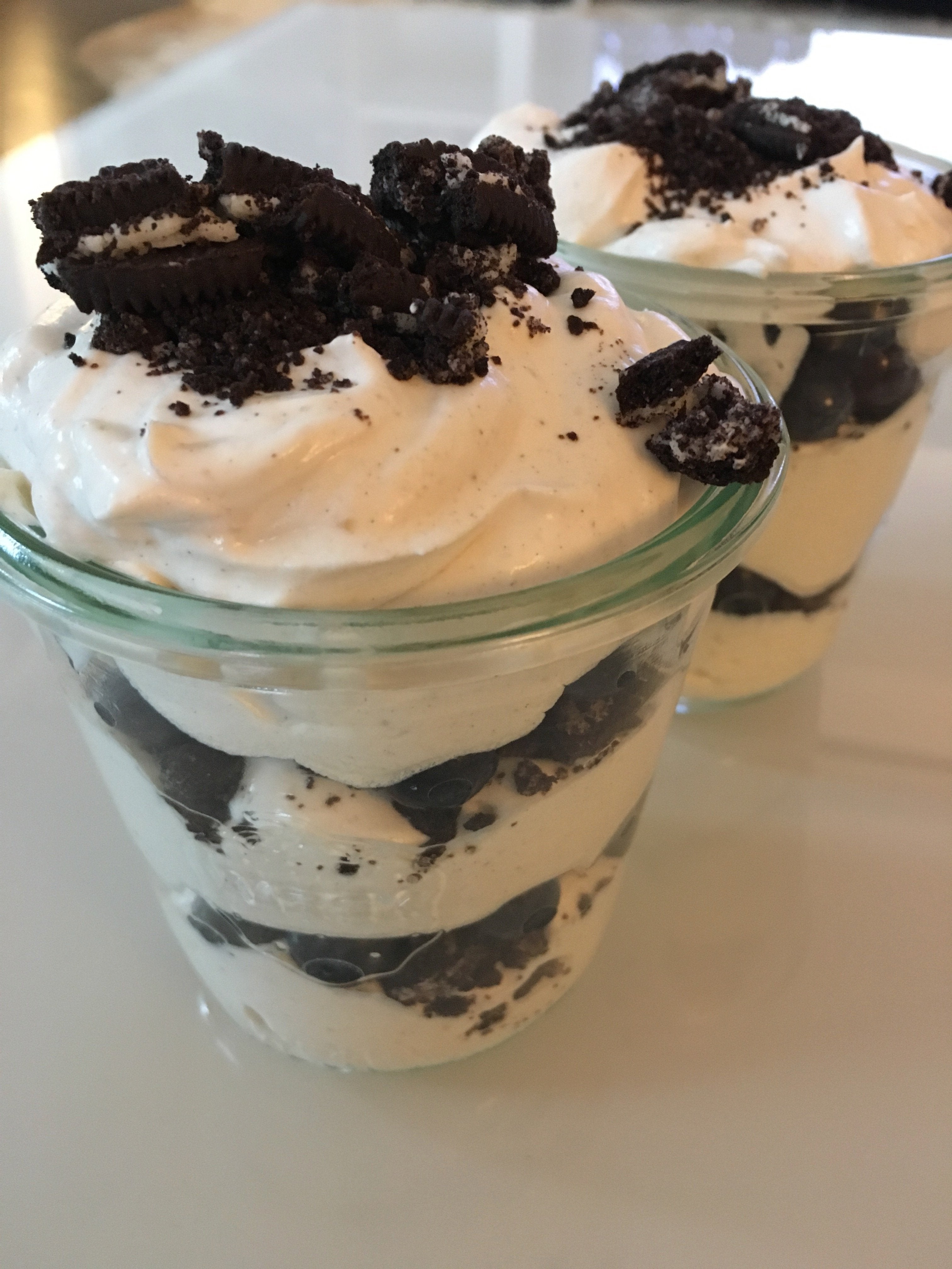 Blaubeer-Nachtisch mit Oreo Keks | KeMar GmbH | Kitchenware | Haushaltsgeräte