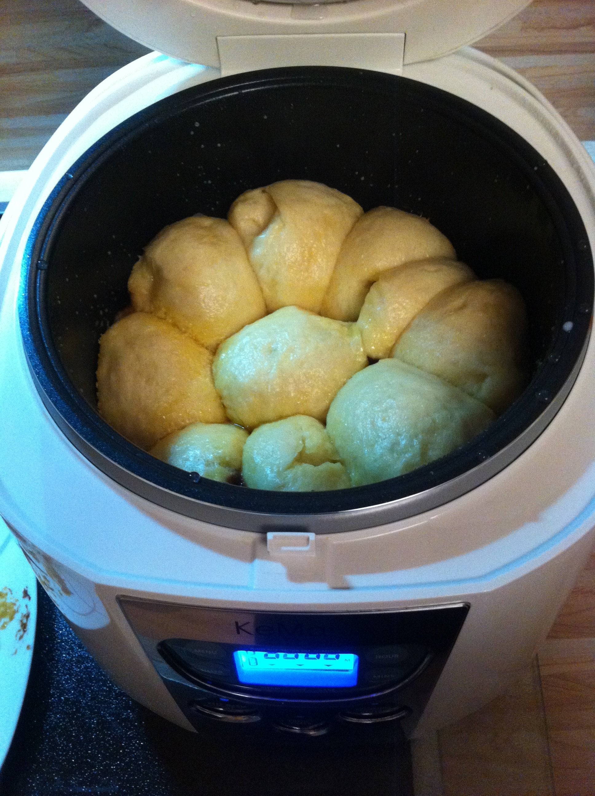 Raviolis à la vapeur / raviolis à la levure dans le multicuiseur KRC-1 ... Raviolis à la vapeur / raviolis à la levure dans le multicuiseur KRC-1 ...