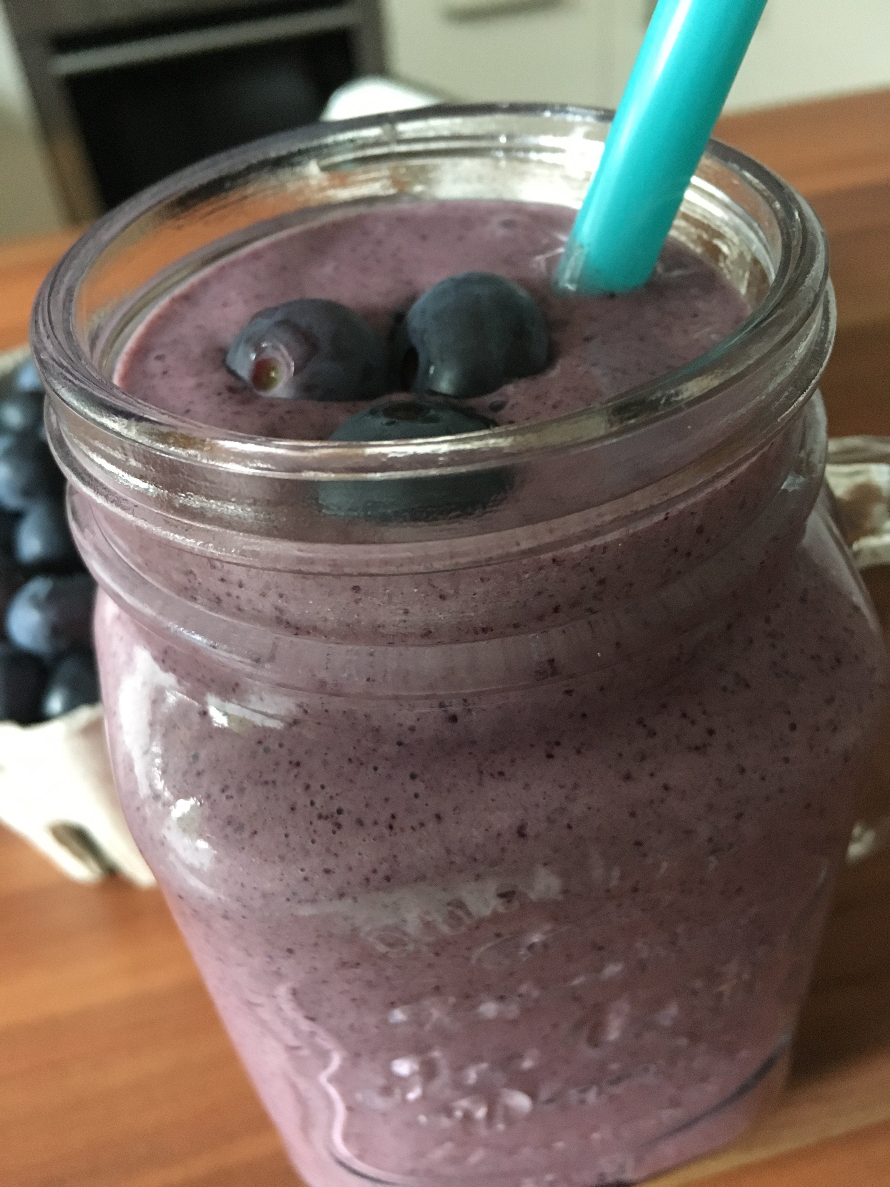 Heidelbeeren Milchshake mit Vanille Eis | KeMar GmbH | Kitchenware | Haushaltsgeräte