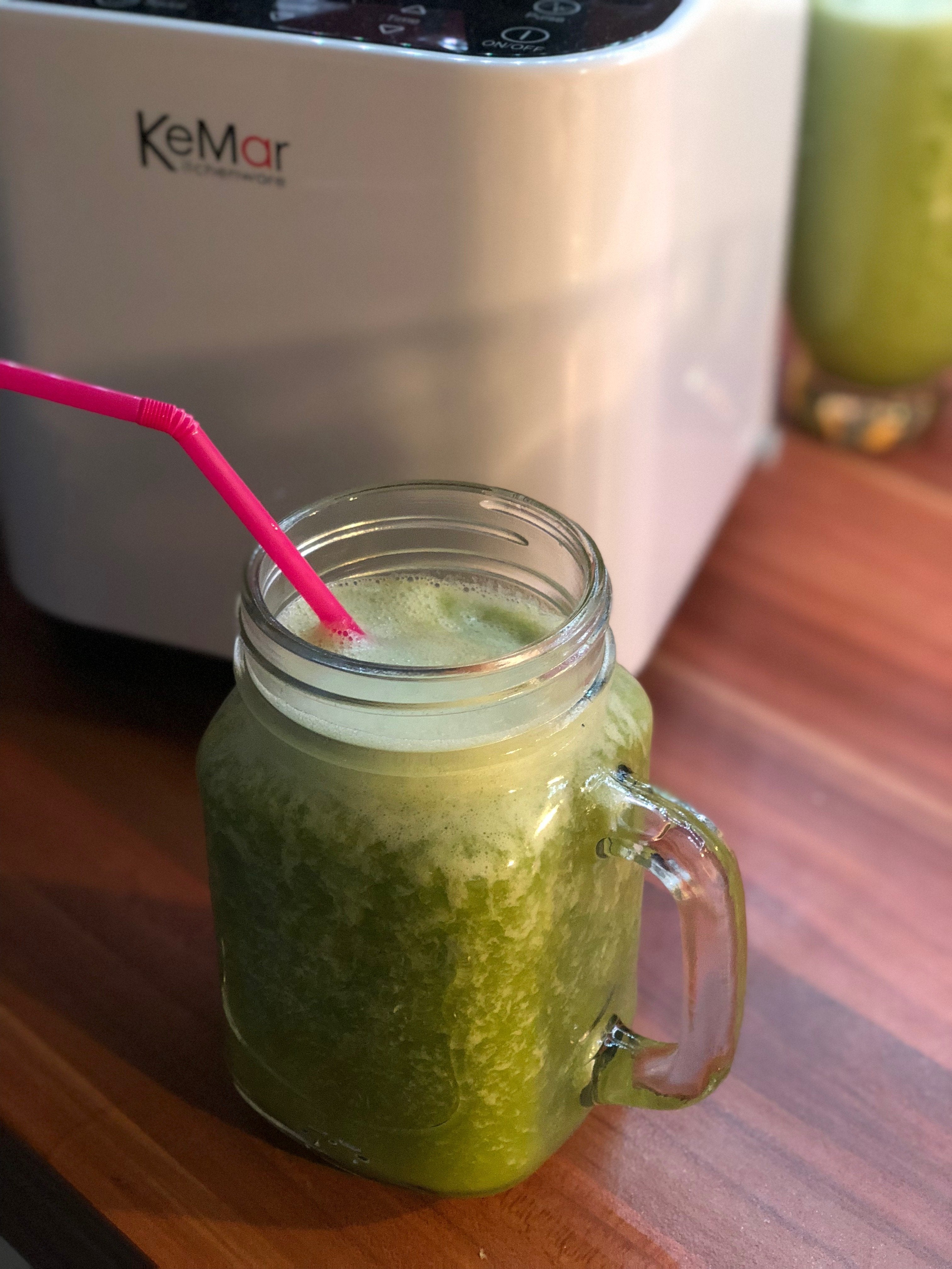 Sellerie-Gurke-Bananen Smoothie | KeMar GmbH | Kitchenware | Haushaltsgeräte