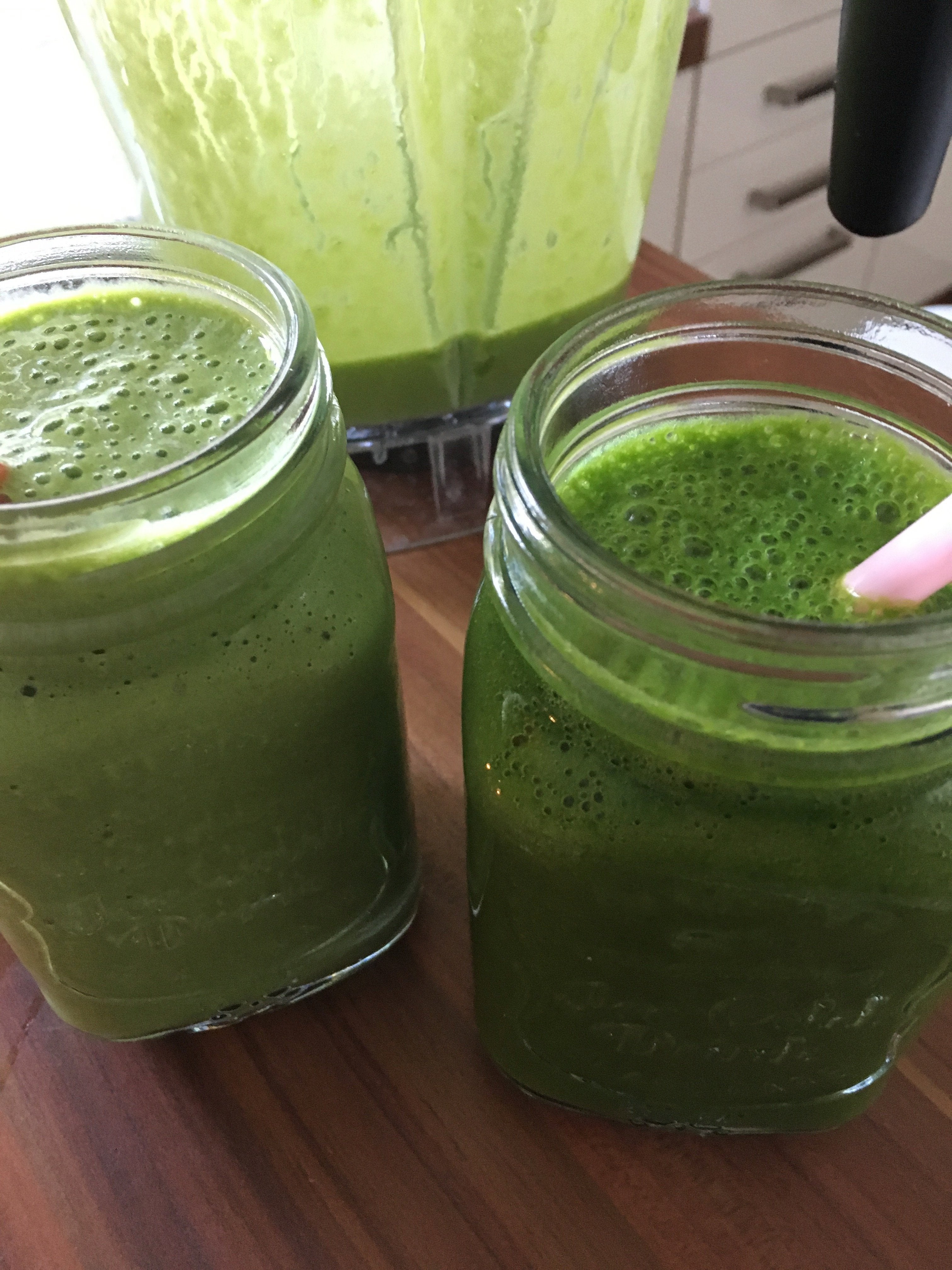 Smoothie mit Spinat, Banane, Orange und Kokos | KeMar GmbH | Kitchenware | Haushaltsgeräte