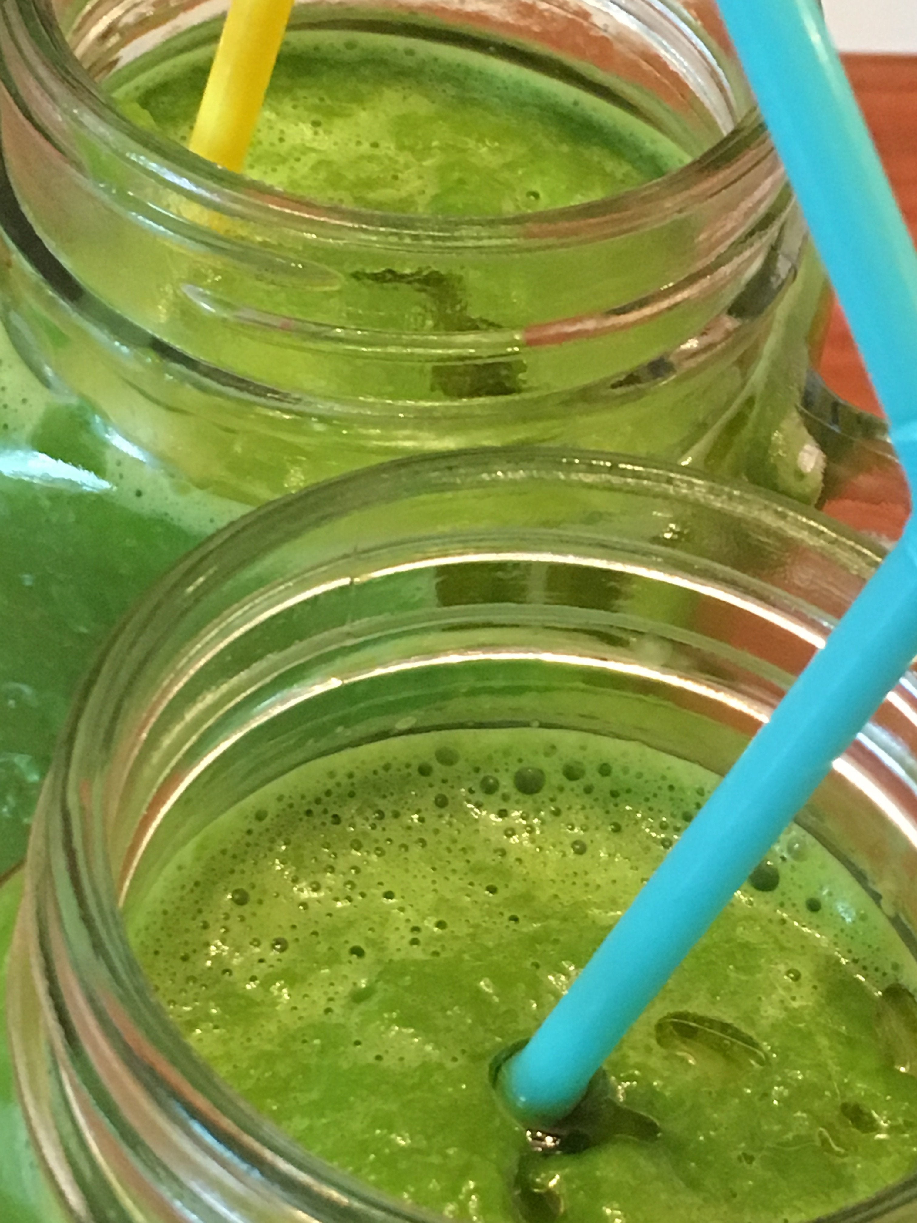 Spinat Avocado Bananen Smoothie im KSB-200 | KeMar GmbH | Kitchenware | Haushaltsgeräte