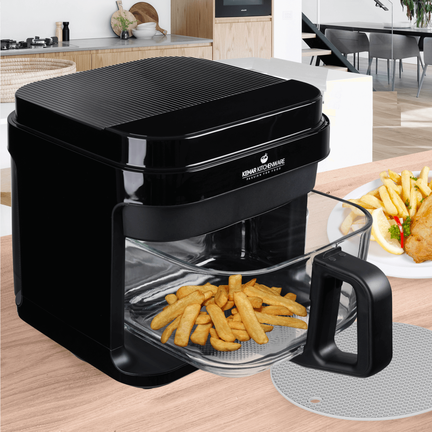 Airfryer in Küche mit Glassbasket 